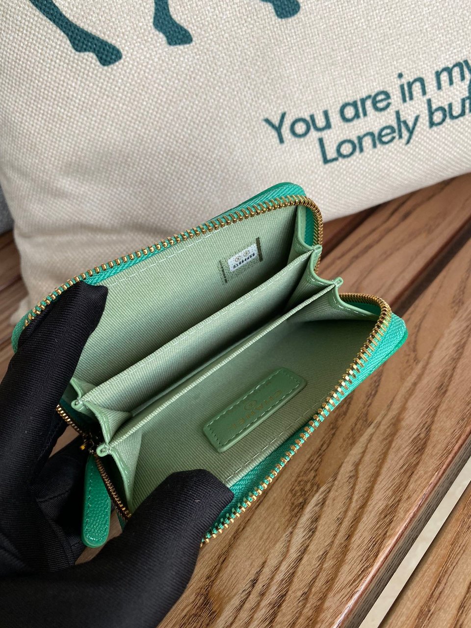 Chanel Zipped Wallet 11Cm Green Caviar Gold Hardware view 5