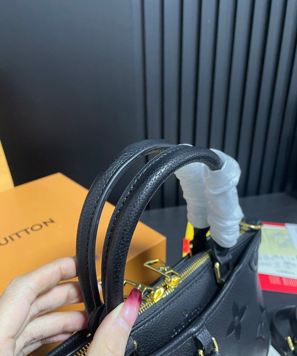 Louis Vuitton Trianon Pm Monogram Empreinte Black 28Cm M46488 view 4