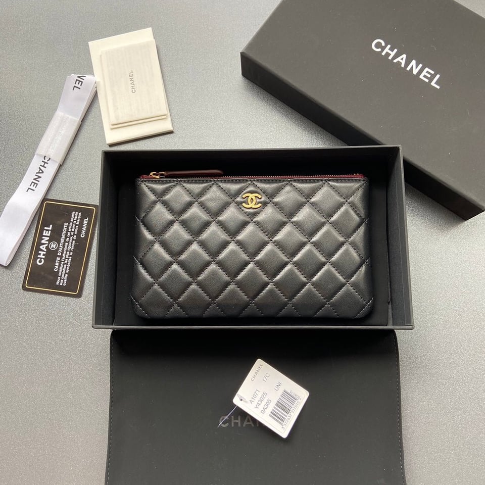 Chanel Zipped Wallet 20Cm Black Quilted Calfskin Gold Hardware view 8