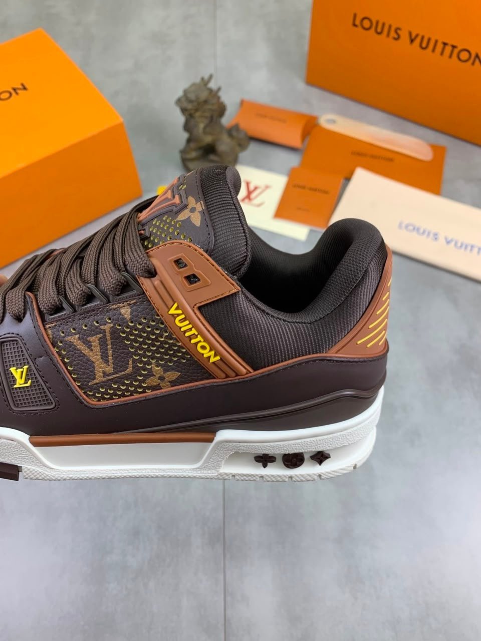 Louis Vuitton Trainer Sneakers Yellow Calfskin 1AK85Q view 7