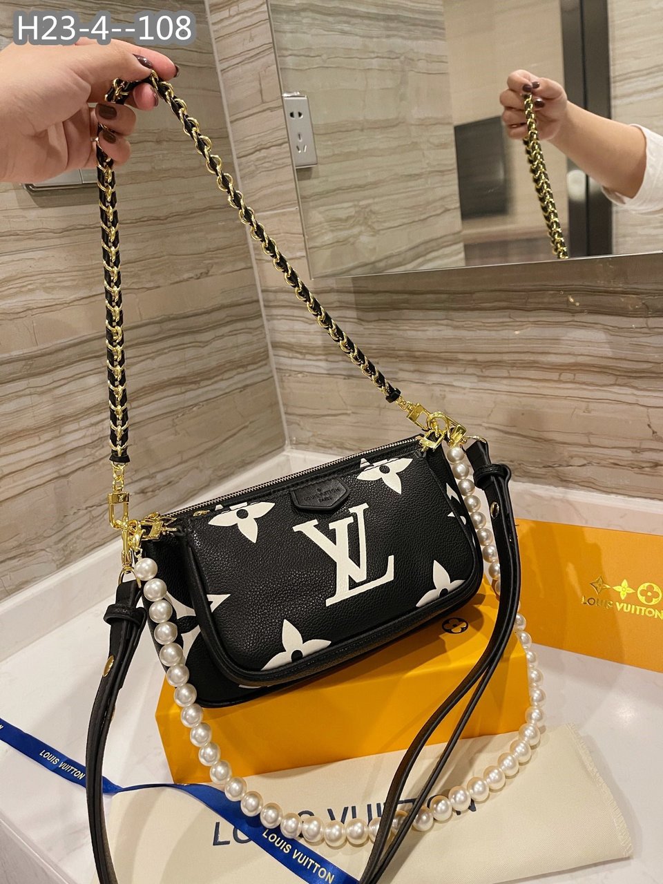 Louis Vuitton Multi Pochette Accessoires Black And Beige 18Cm M45777 view 3