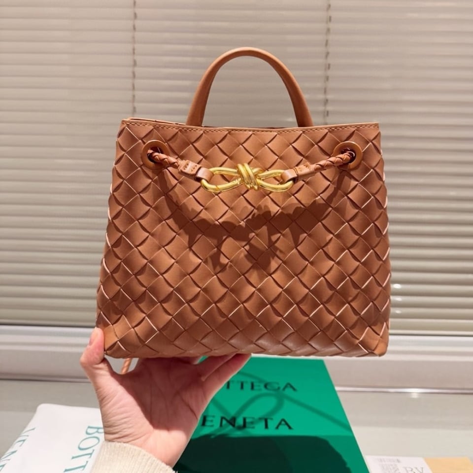 Bottega Veneta Small Andiamo Bag In Cognac 25Cm view 3