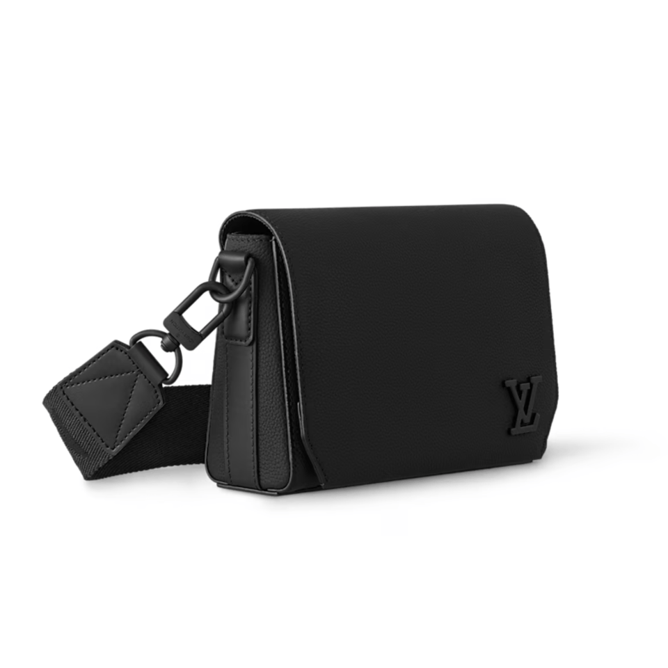 Louis Vuitton Takeoff Messenger PM For Men 22cm M24769 view 3