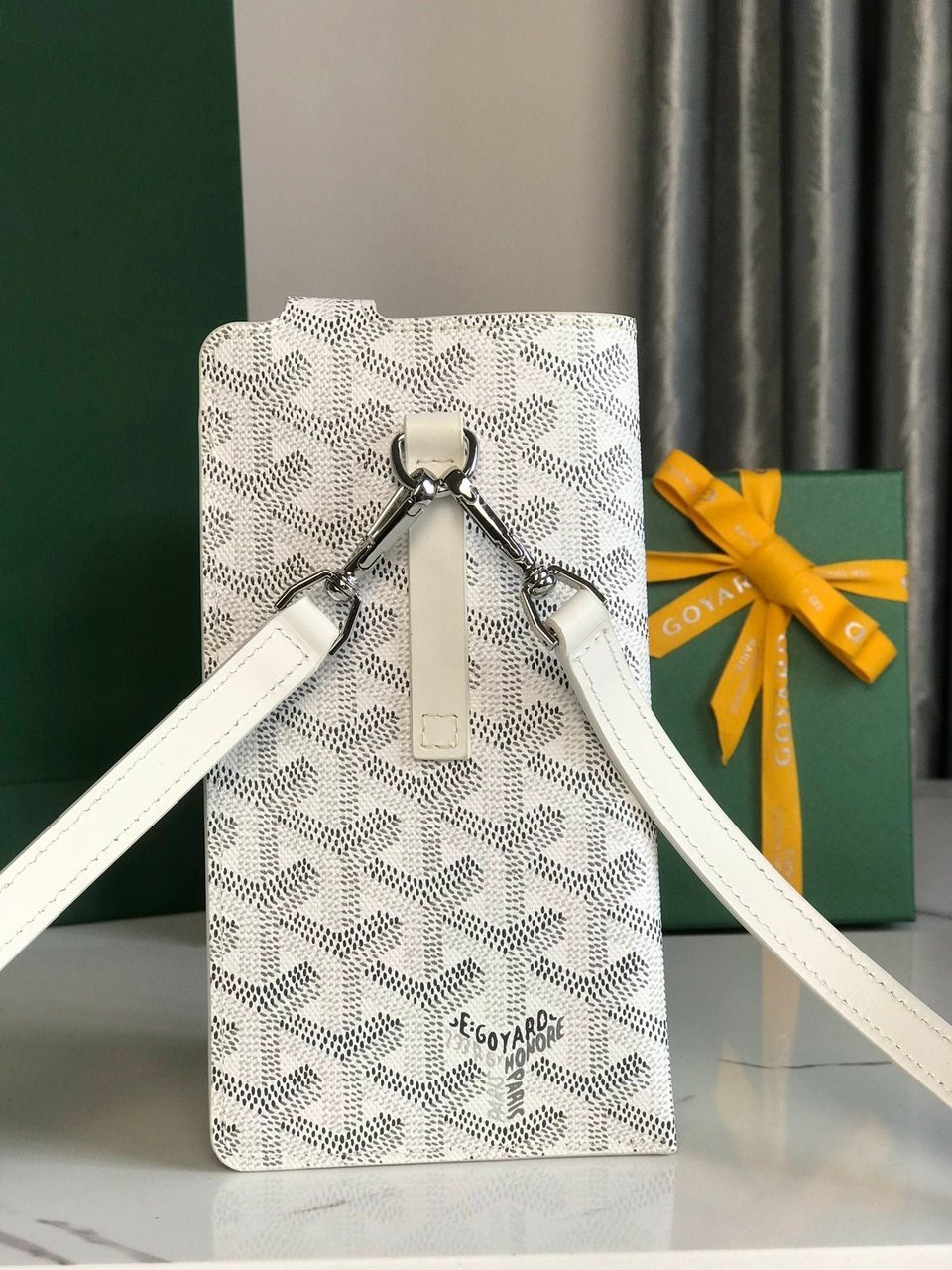 Goyard Montmartre Gm Case 18 Cm White Goyardine Canvas view 3