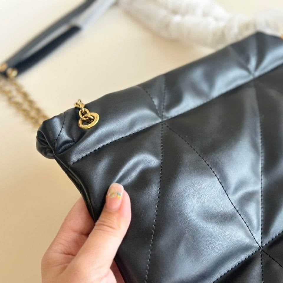 Saint Laurent Jamie 4 3 Pochon In Black 31Cm view 6