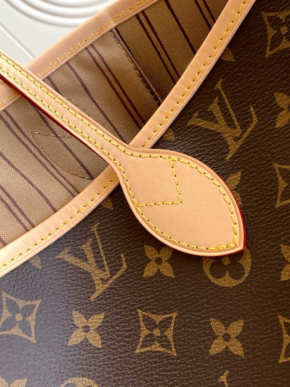Louis Vuitton Neverfull MM Monogram Canvas Tote Bag Beige 31cm M46975 view 12