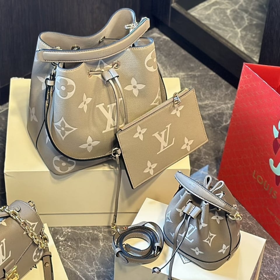 Louis Vuitton N Ono Mm Cream 25Cm M45555 view 4