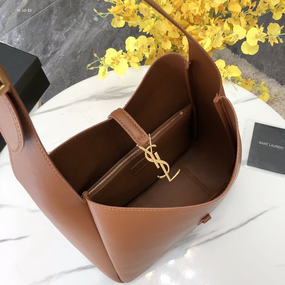 Saint Laurent Le 5 A 7 Supple Large In Grained Leather Brown 31Cm view 6