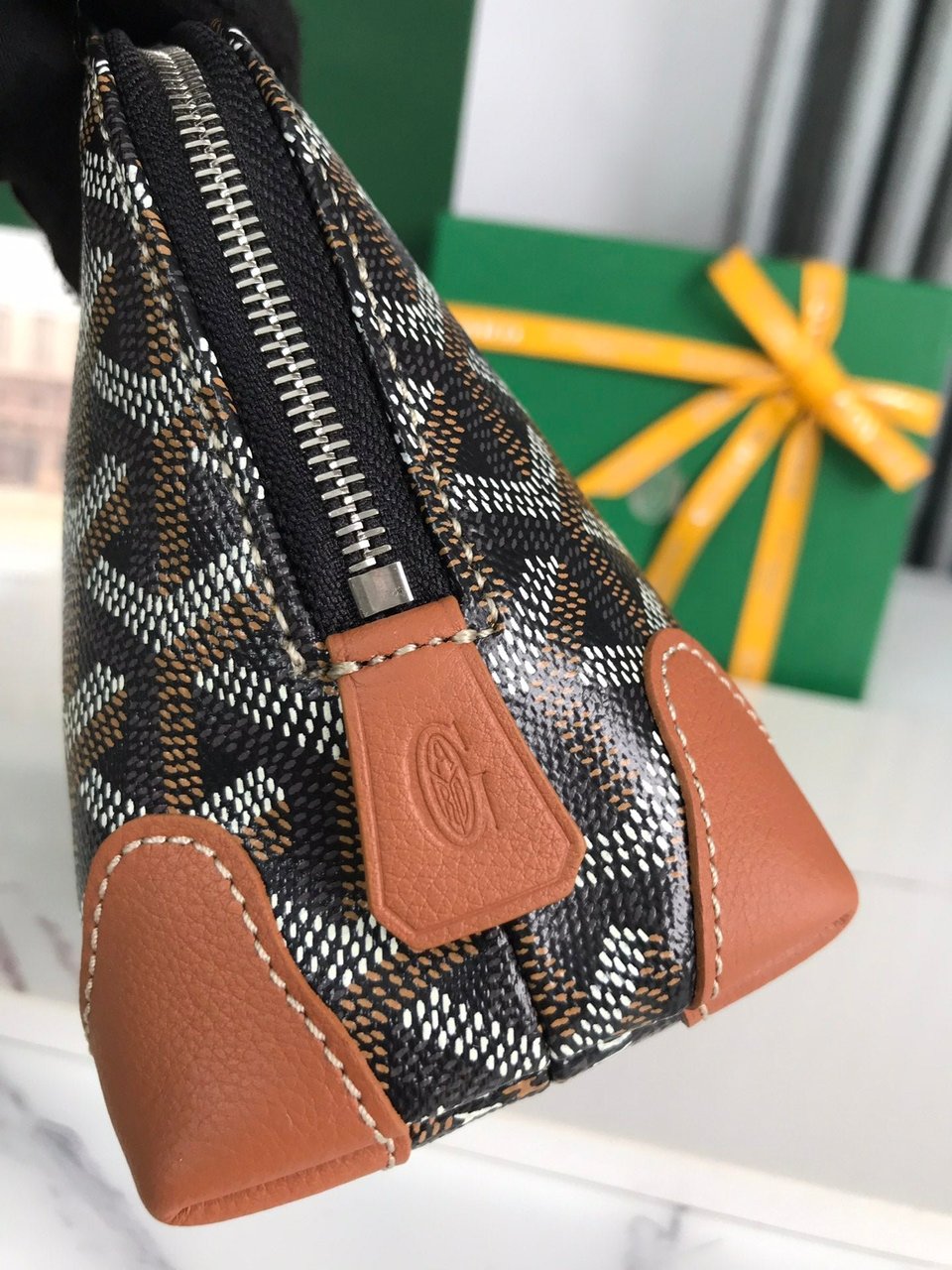 Goyard Vendôme Cosmetic Pouch 17cm Black Goyardine Canvas And Tan Calfskin Trim view 3