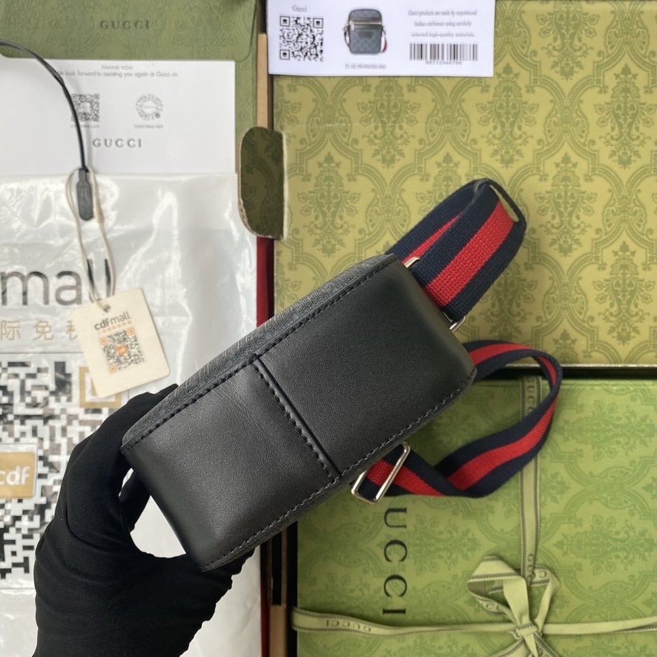 Gucci GG Messenger Supreme Canvas Black For Men 7in/18cm ‎682357 view 5