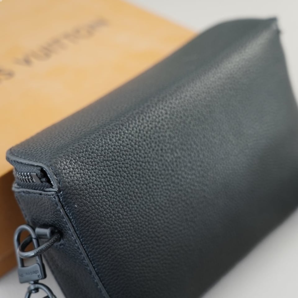 Louis Vuitton Pilot Bag Black 29Cm view 8