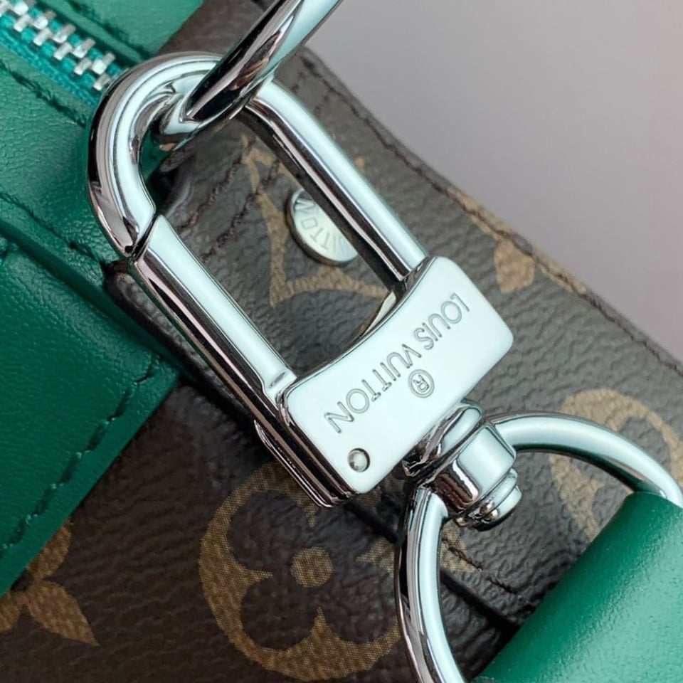 Louis Vuitton Trio Messenger Bag Green 25Cm M12766 view 8