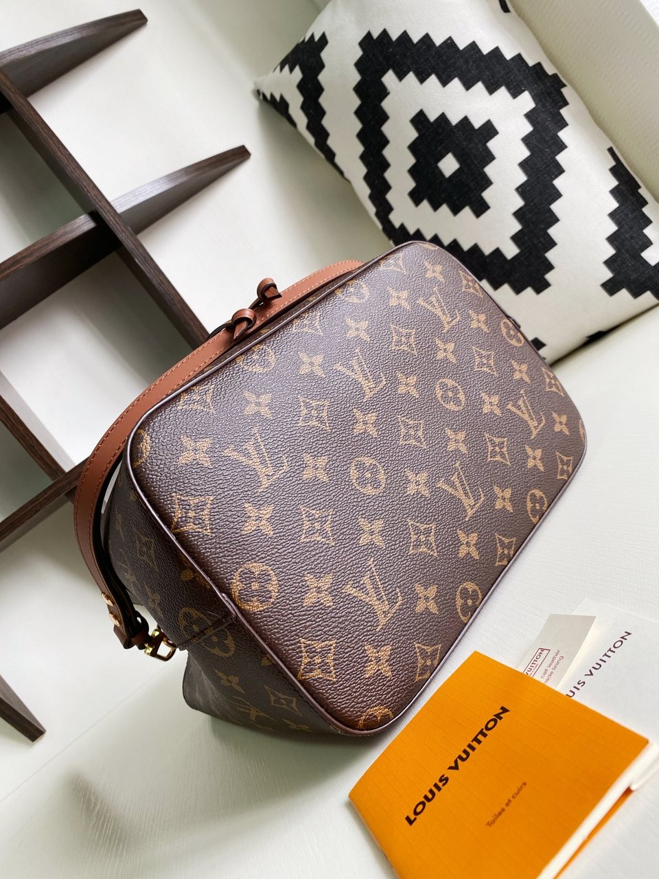 Louis Vuitton N Ono Mm Brown M44887 view 8