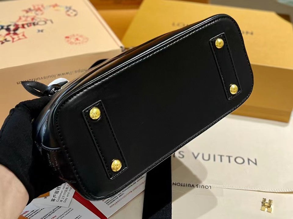 Louis Vuitton Alma Bb Bag Black 24Cm M23666 view 6