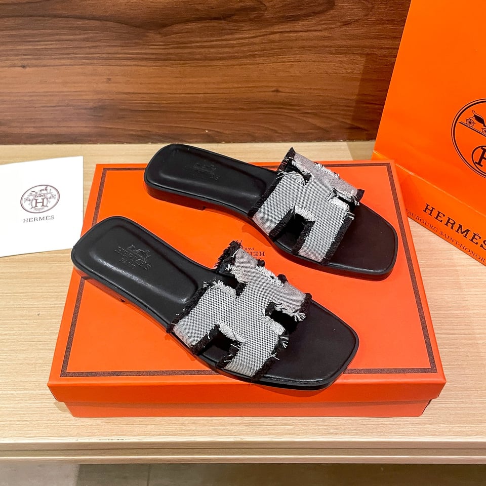 Hermes Oran Sandal Black H231095Z Pn360 view 10