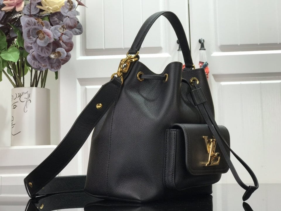 Louis Vuitton Lockme Bucket 23Cm Black view 10
