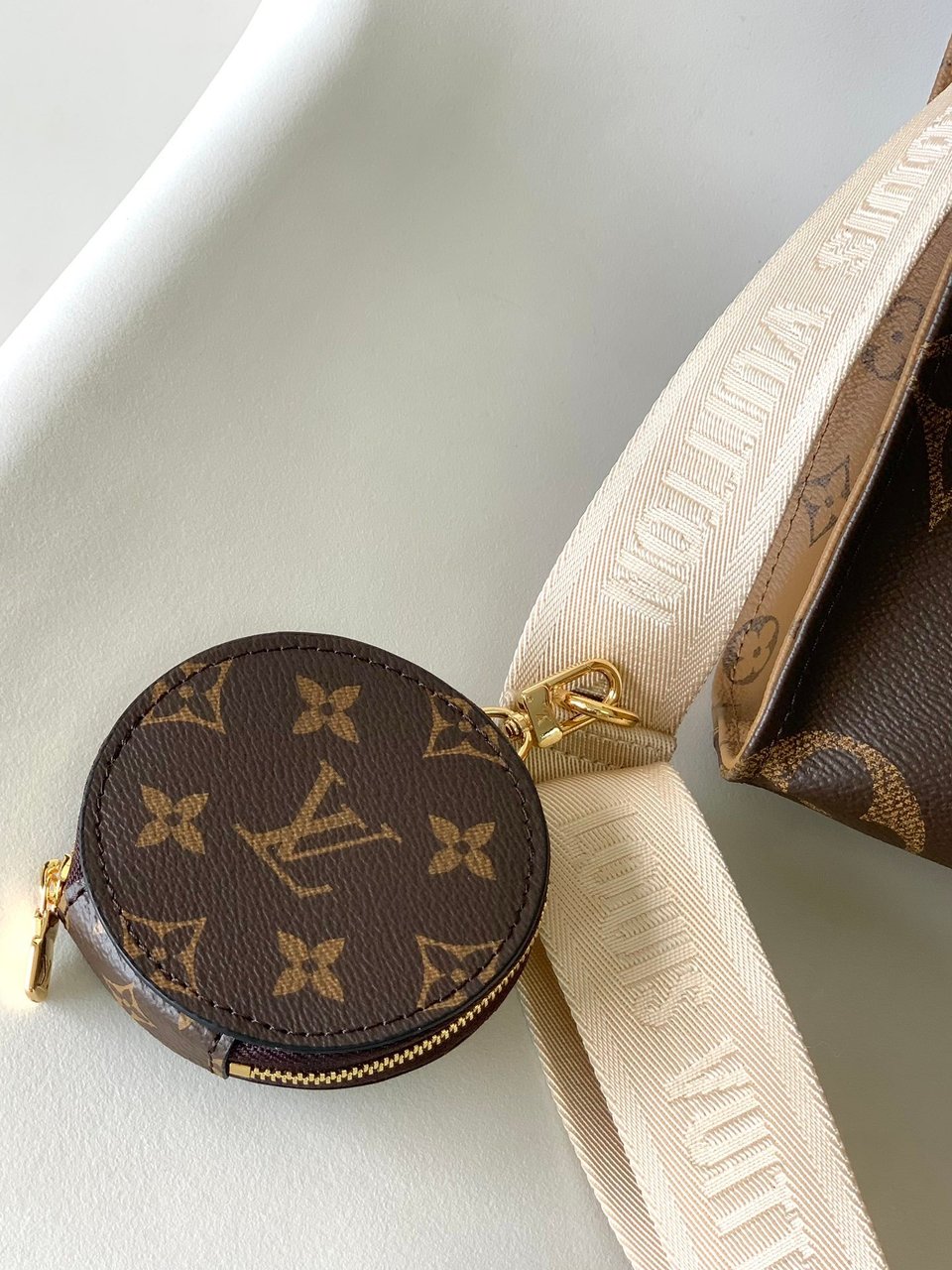 Louis Vuitton Onthego Pm Monogram Canvas – Women – Handbags Onthego Pm M46373 25cm/ 9.8in view 17
