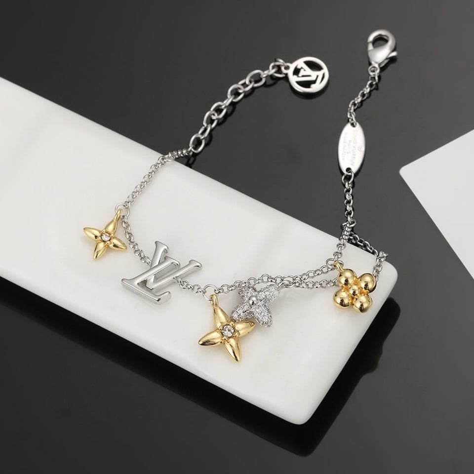 Louis Vuitton Lv Gram Bracelet With Flower Charms White Gold view 3