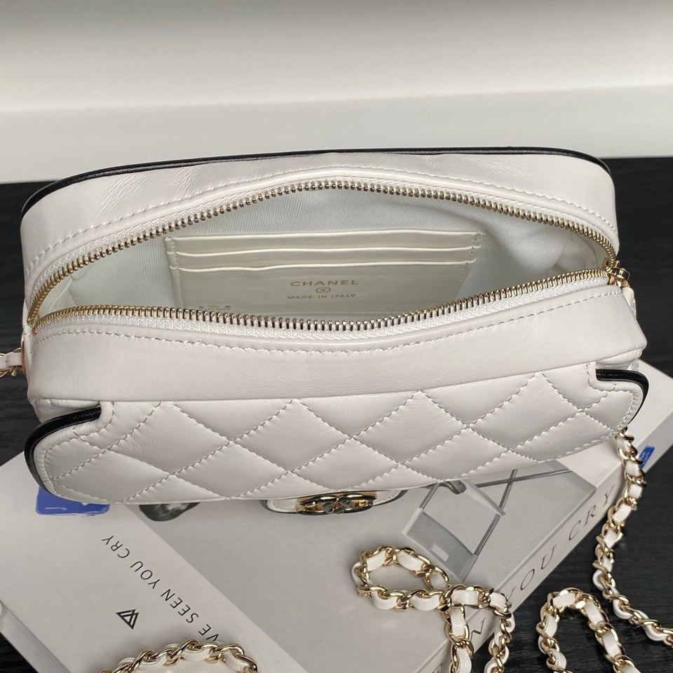 Chanel Small Graphic Frame Flap Bag White 23cm view 11