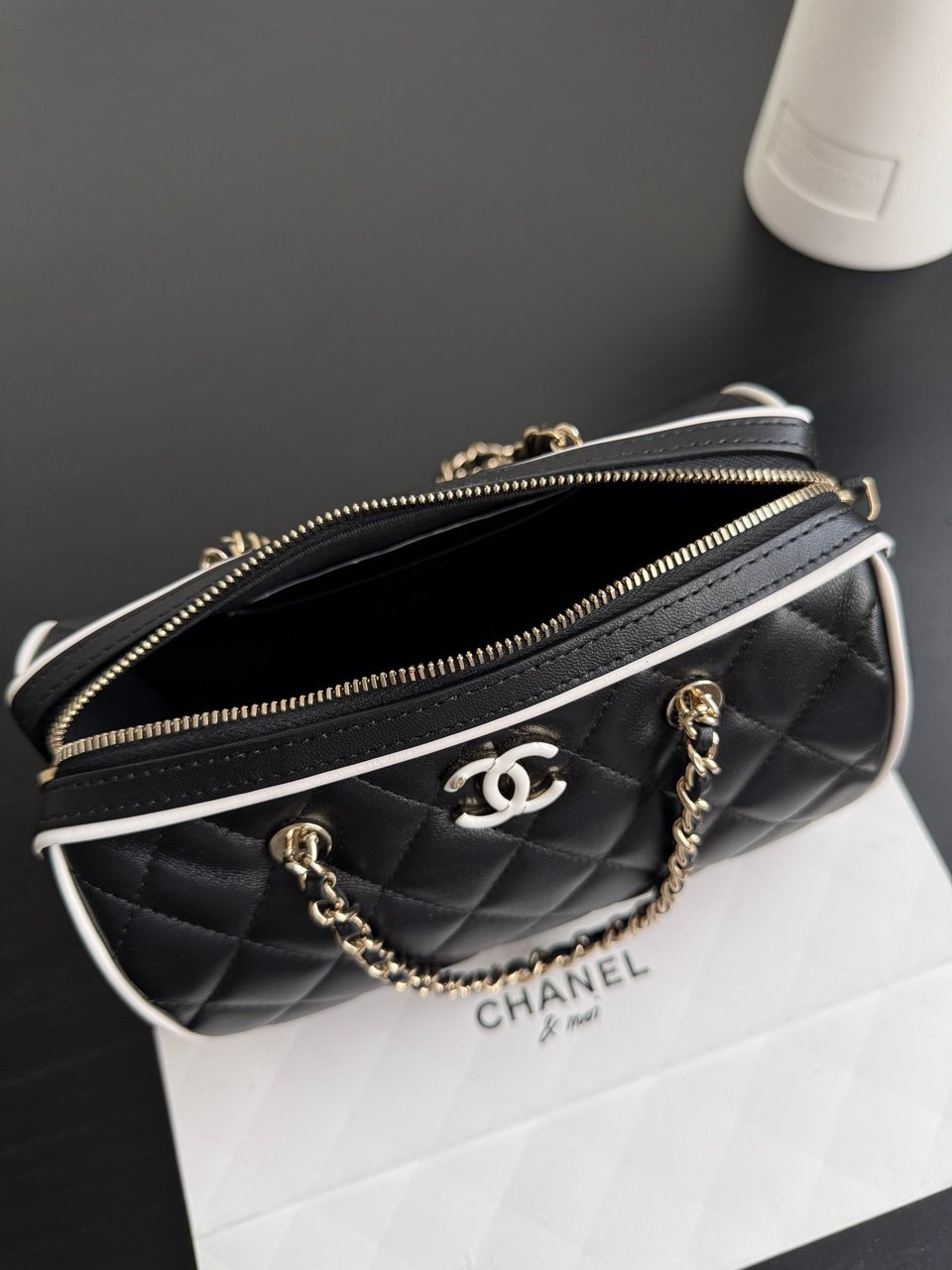 Chanel Spring Summer 2025 Pre-collection Clutch With Chain Lambskin Black 18.5cm/ 7.3inches view 5