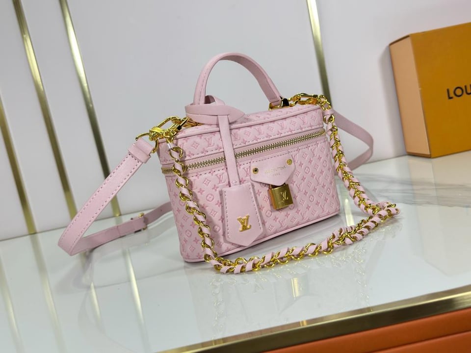 Louis Vuitton Vanity Chain Pouch Light Bliss Cream 19cm M29344 view 3