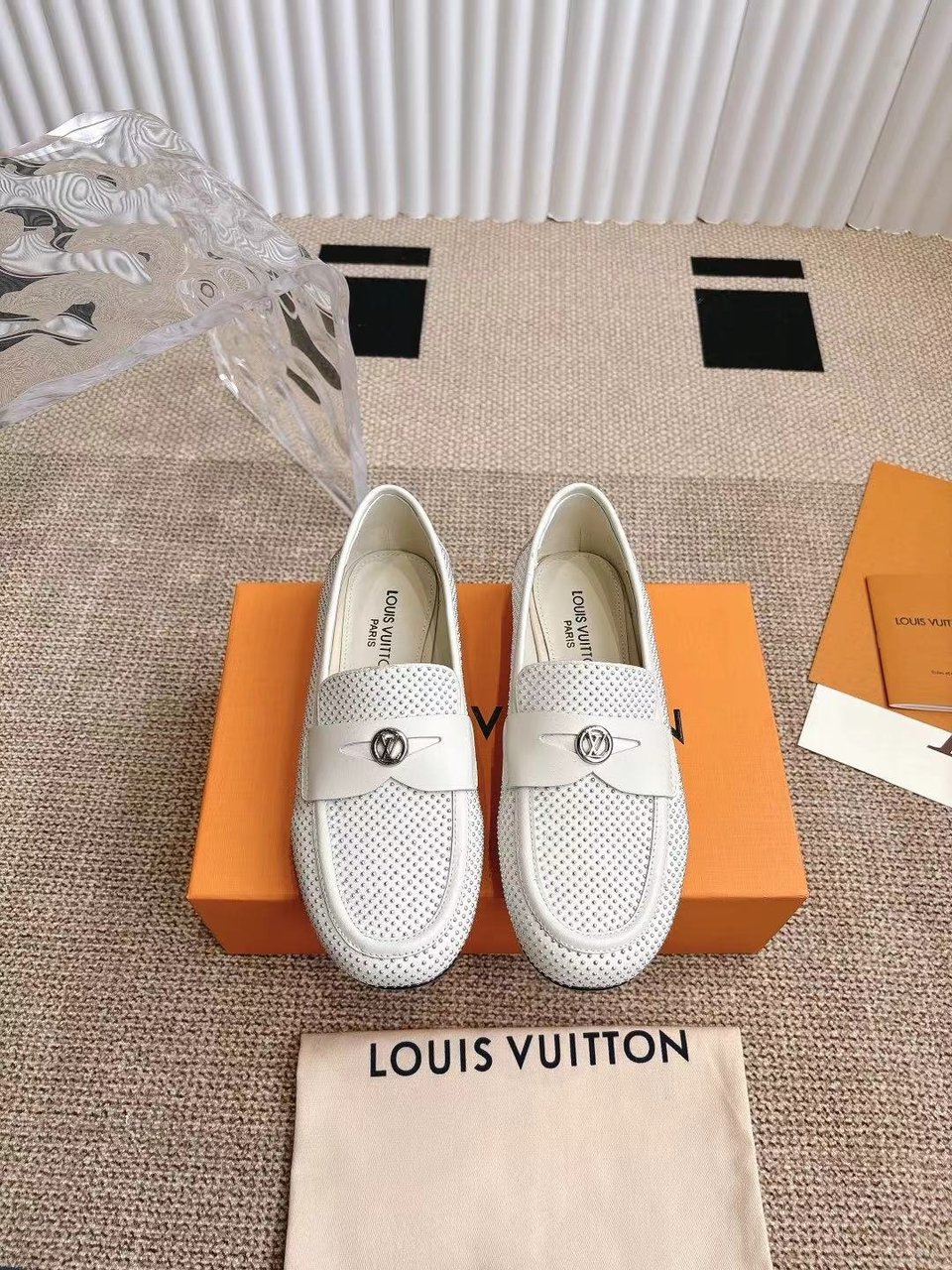 Louis Vuitton Soho Flat Loafer White1AGXDC view 8