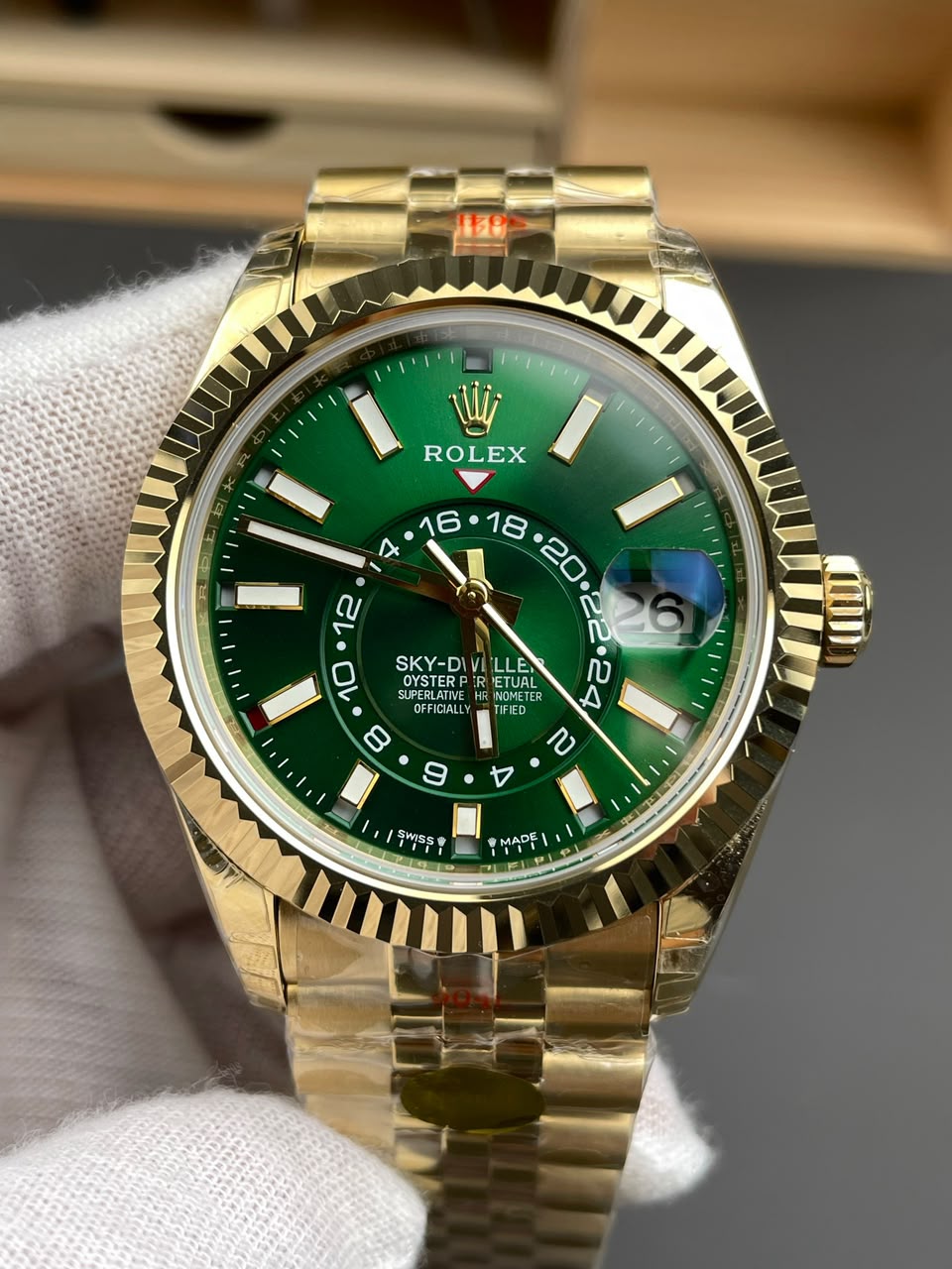 [Superclone] Rolex Oyster Sky-Dweller 42 mm Yellow Gold 336938 Green Dial view 3