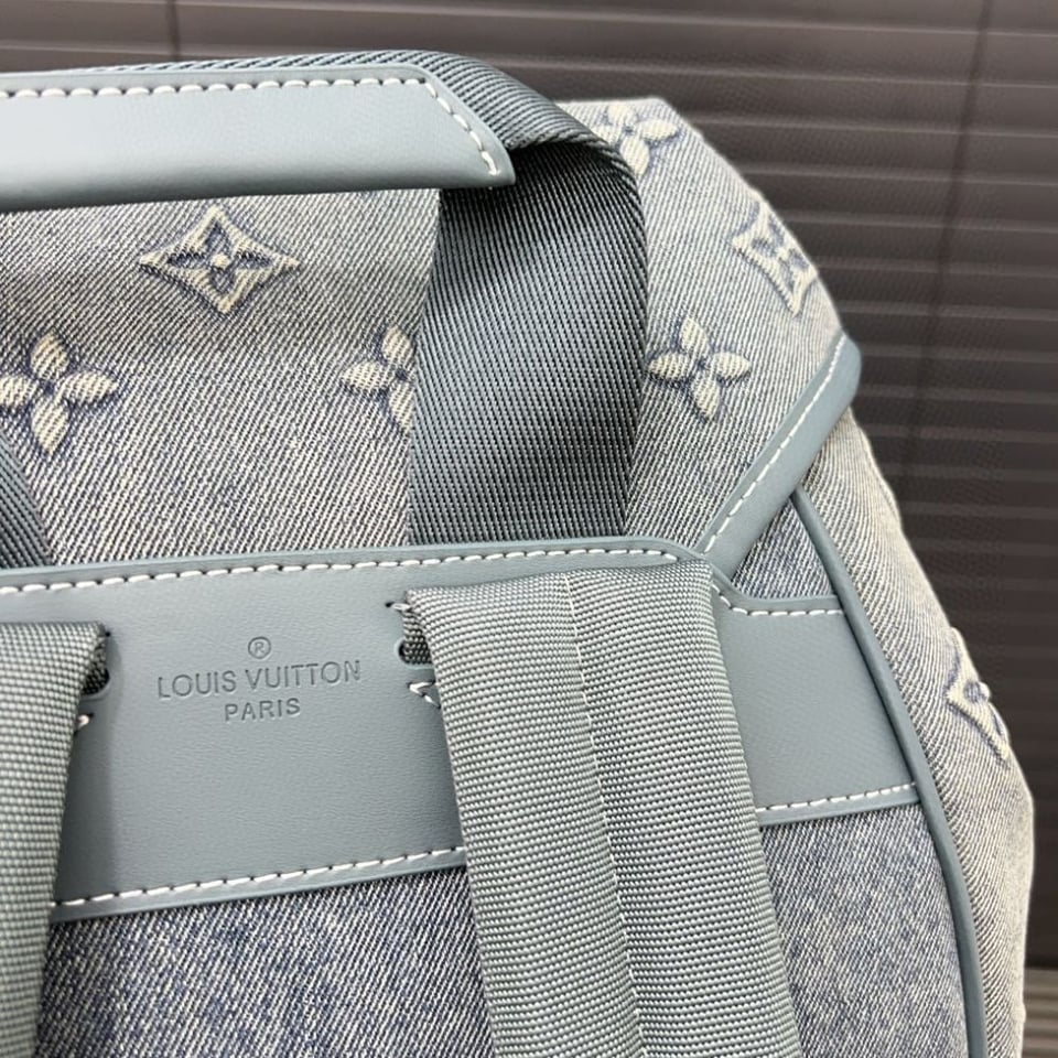 Louis Vuitton Montsouris Rucksack Monogram Wash Blue 32Cm view 11