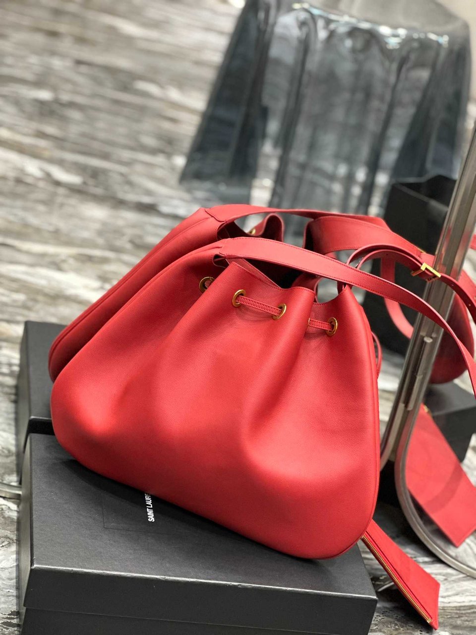 Saint Laurent Paris Vii Large Flat Hobo Bag In Smooth Leather Bag Red 44cm/ 17.3 in view 5