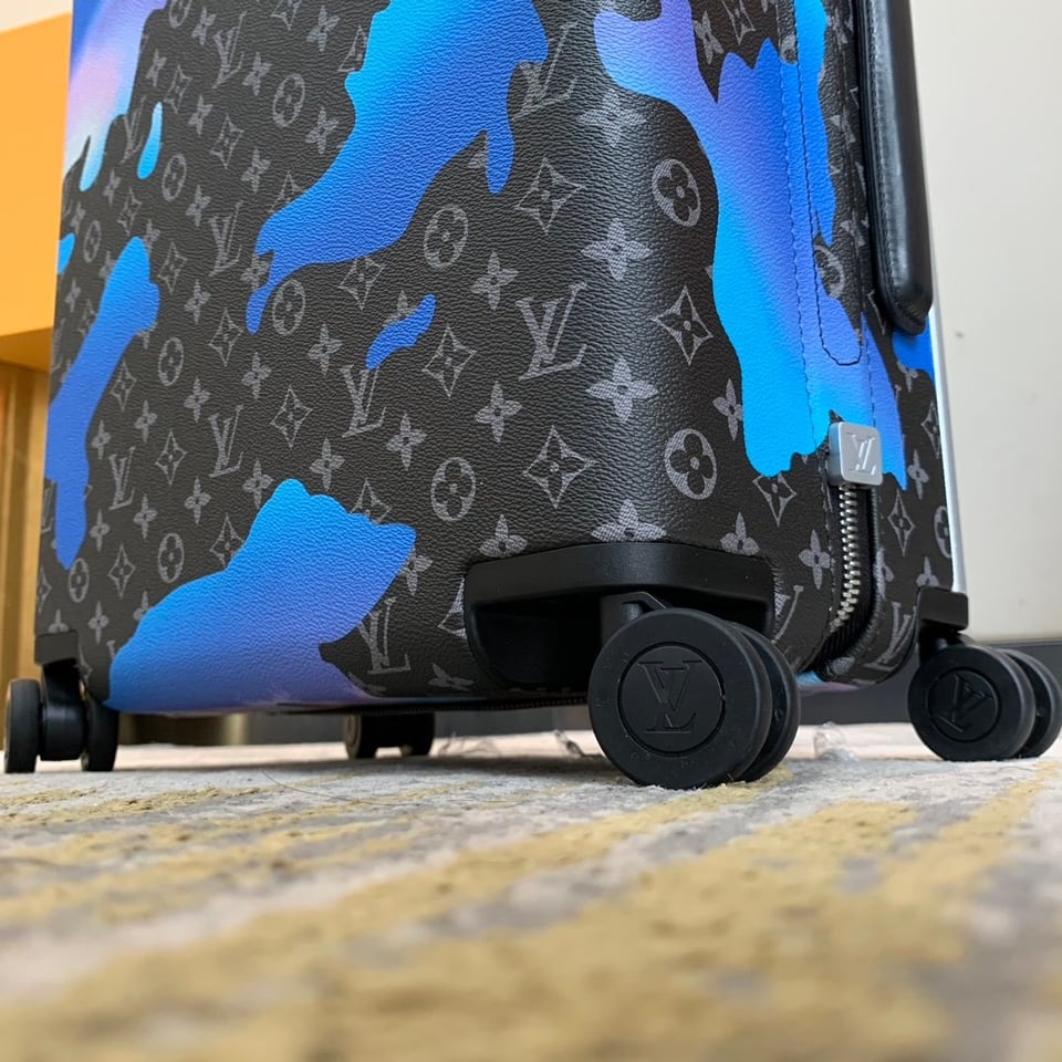 Louis Vuitton Horizon 55cm Monogram Eclipse Sunrise Room view 4
