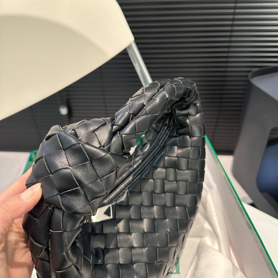 Bottega Veneta Jodie Leather Handle Bag Black 27Cm view 4