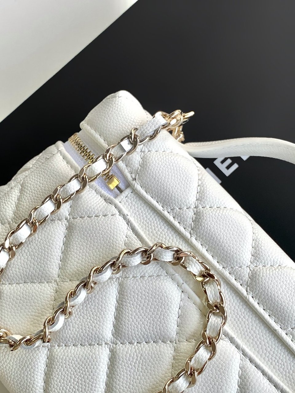 Chanel 25C Vanity Case White 20cm view 8