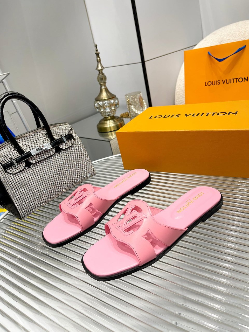 Louis Vuitton Lv Isola Flat Mule Pink 1Abp3Q view 4