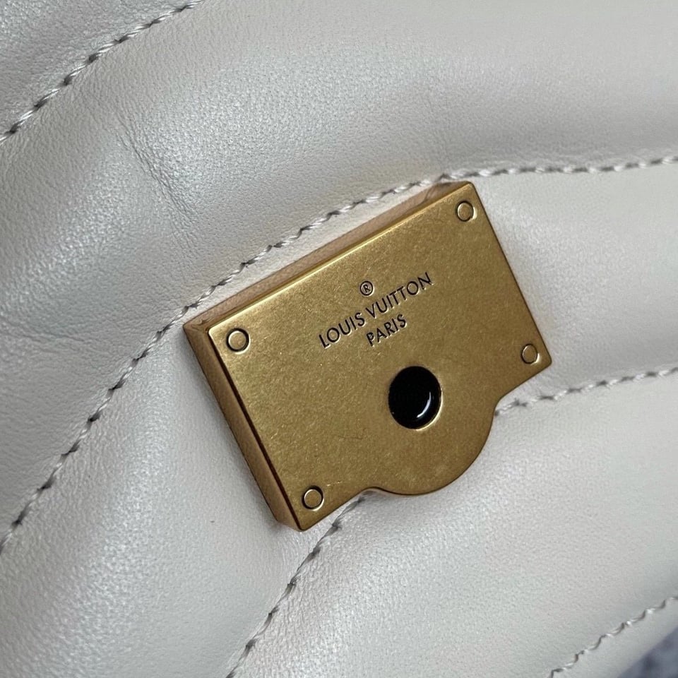 Louis Vuitton New Wave Chain 24Cm Ivory M58549 view 7