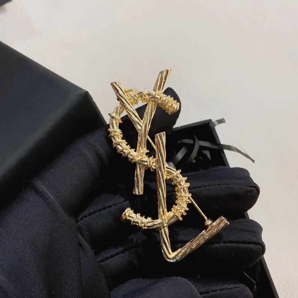 Saint Laurent Ysl Brooch Gold view 3
