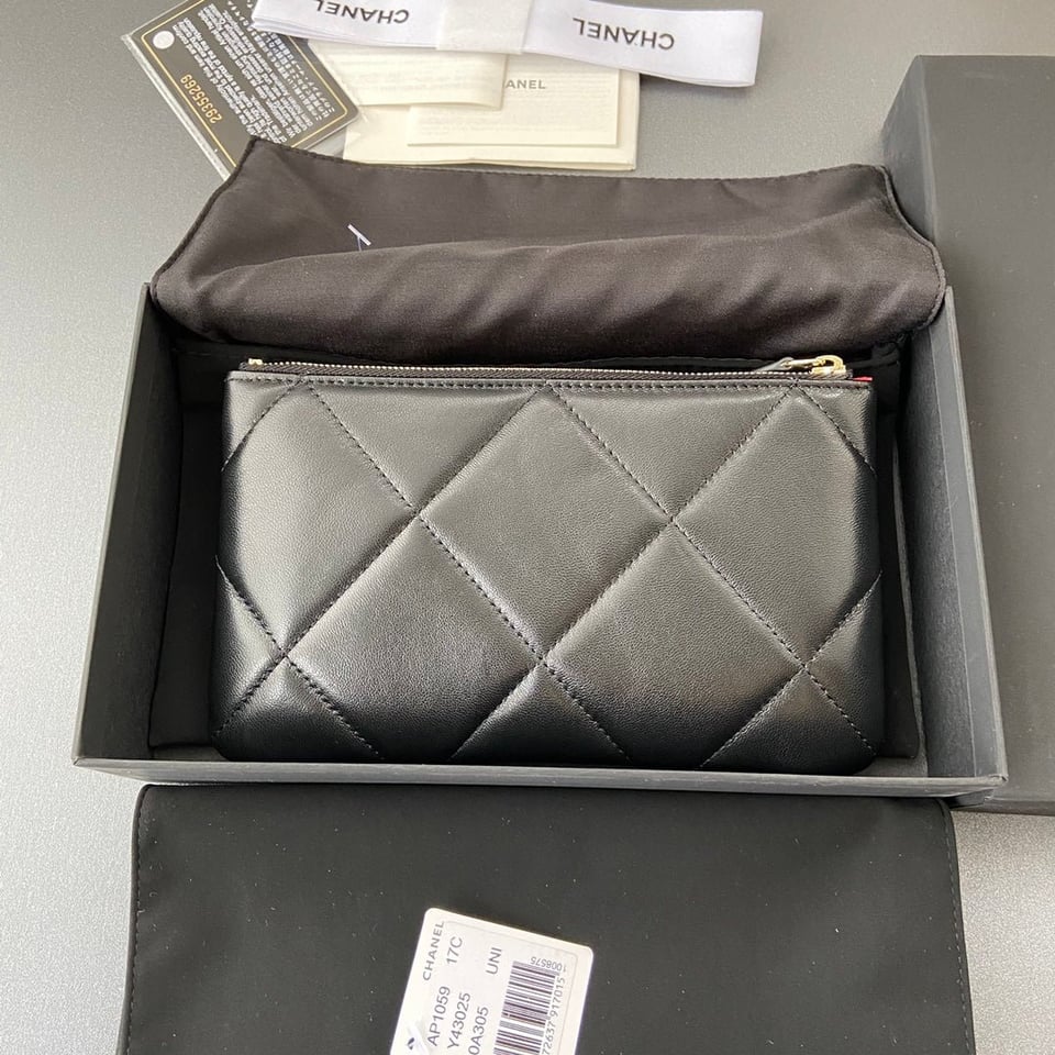 Chanel 19 Zipped Wallet 20Cm Black Calfskin Gold Hardware view 9
