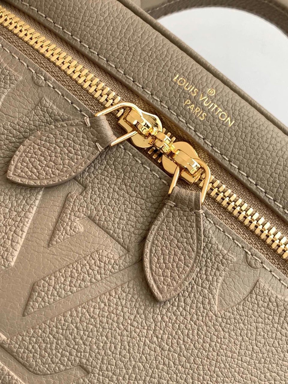 Louis Vuitton Vanity Pm Dune 19cm/7.5in view 7
