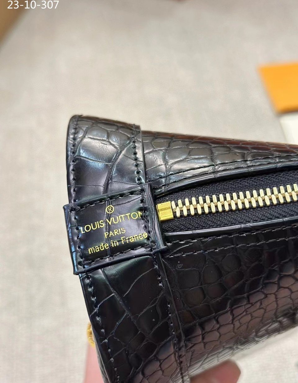 Louis Vuitton Neo Alma Bb Black 24Cm view 4