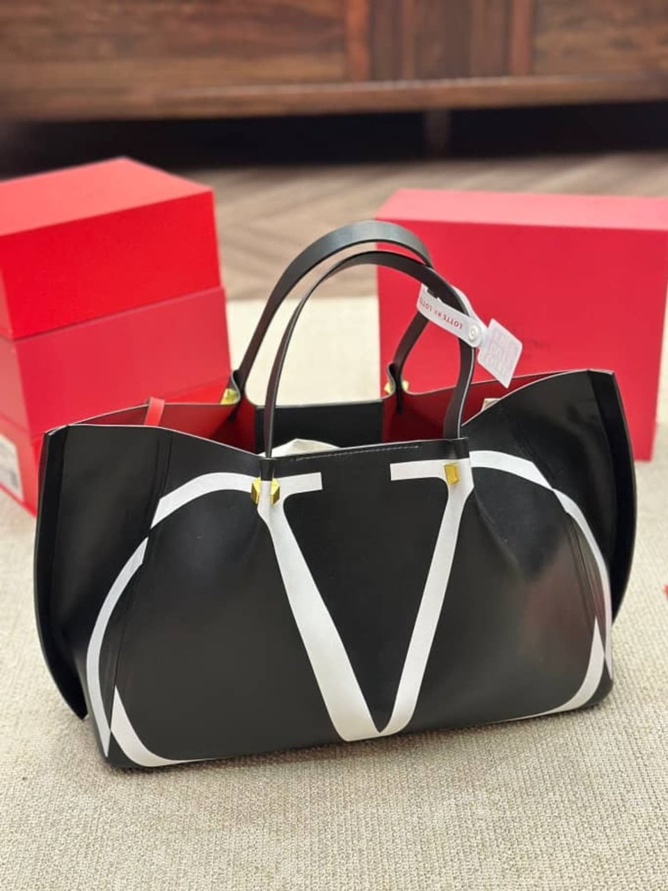 Valentino Garavani Vlogo Escape Calf Leather Tote Bag In Black 41Cm view 3