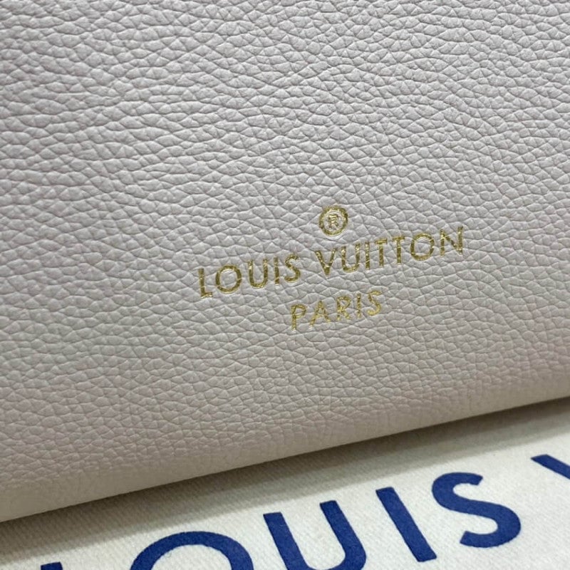 Louis Vuitton On My Side Mm 30Cm Greige view 9