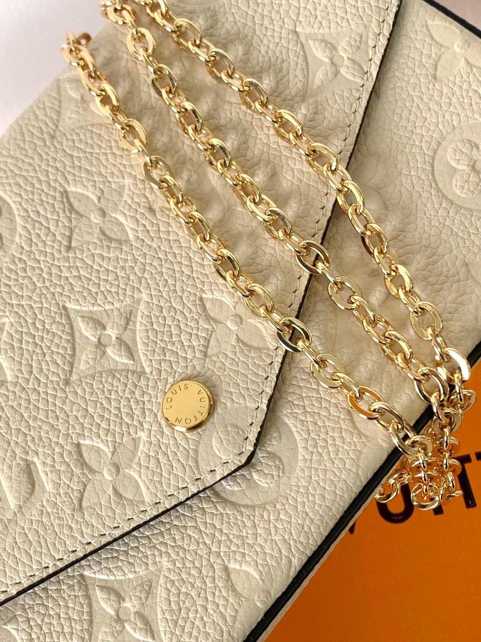 Louis Vuitton Felicie Pochette Bag Cream 21Cm view 6