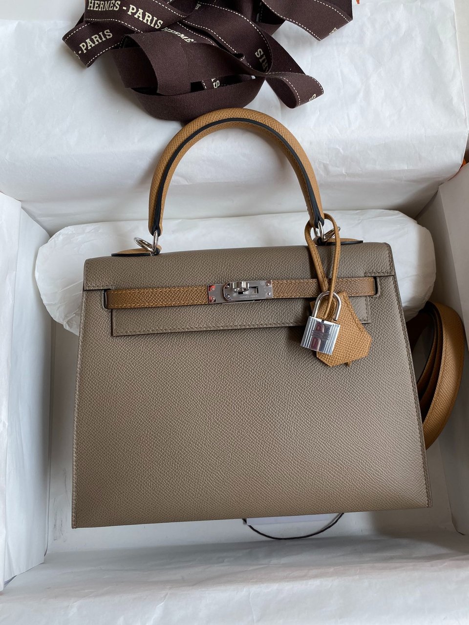 Hermes Kelly 25 Bag In Greige Epsom Leather For Women 25cm/10in view 2