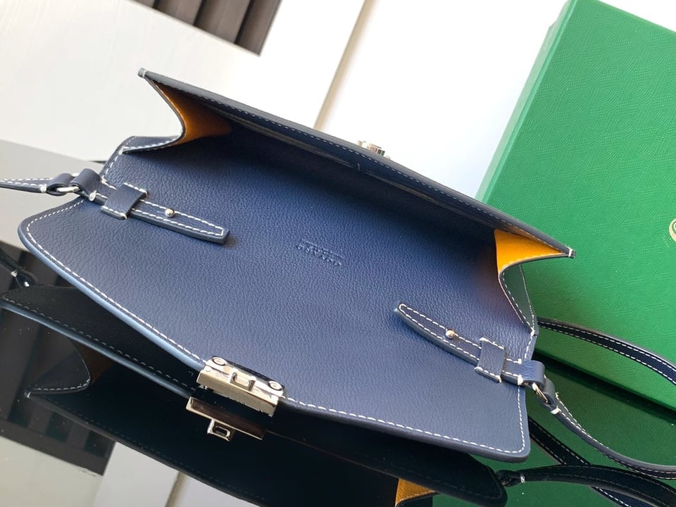 Goyard Chypre Wallet-Pouch 21 Cm Navy Blue Goyardine Canvas And Calfskin view 8