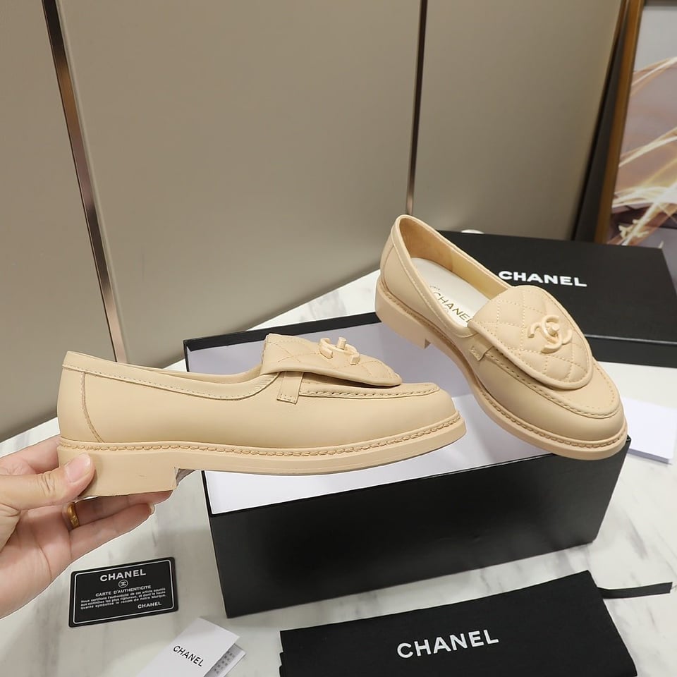 Chanel Cc Nib Turnlock Moccasins Flat Loafers Light Yellow G45474 B15482 Nt966 view 5