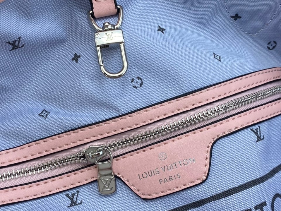 Louis Vuitton Favourite Bag Cream Beige 24Cm view 3