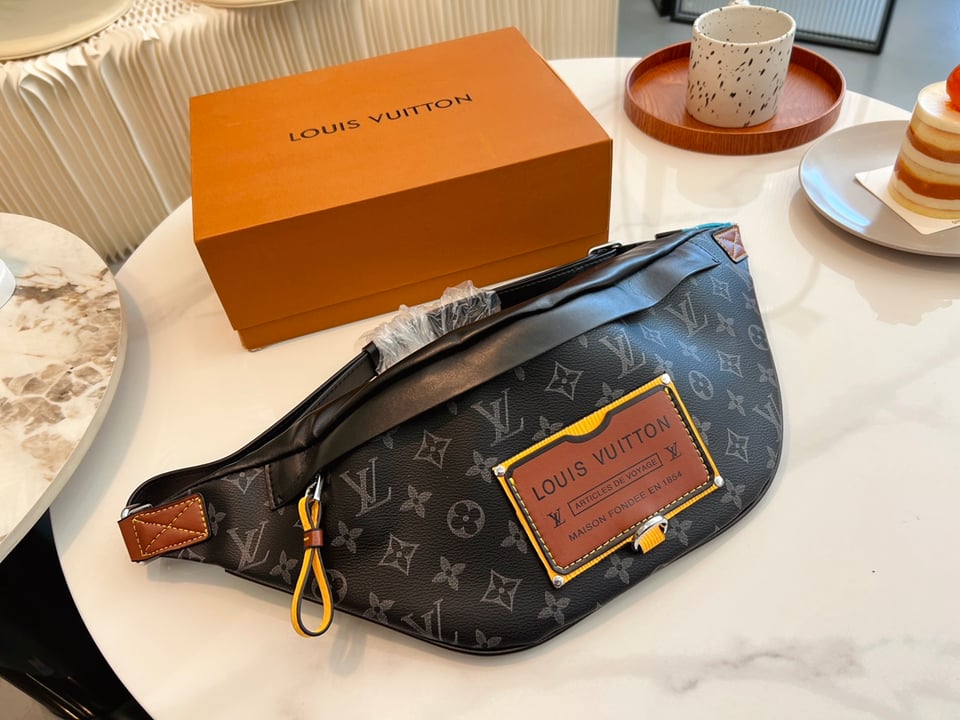 Louis Vuitton Discovery Bumbag Monogram Eclipse Gaston Label Savane 45Cm M45220 view 7