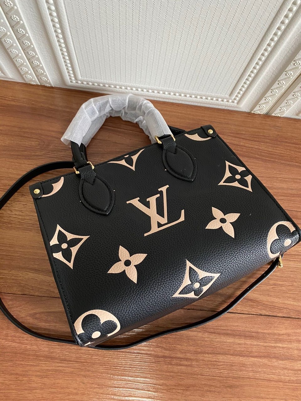 Louis Vuitton OnTheGo PM Bicolor Monogram Empreinte Leather M45659 Black 25cm view 11