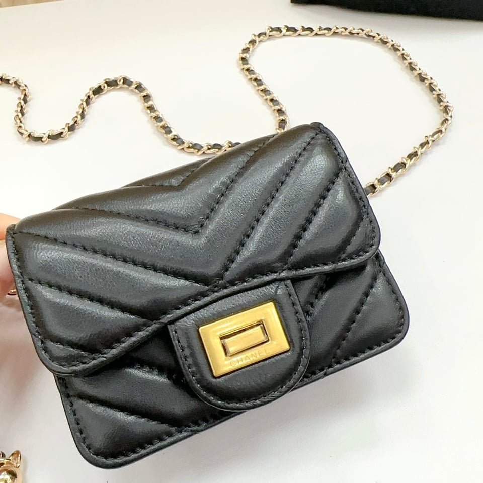 Chanel 2.55 Belt Black Chevron Lambskin Bag view 7
