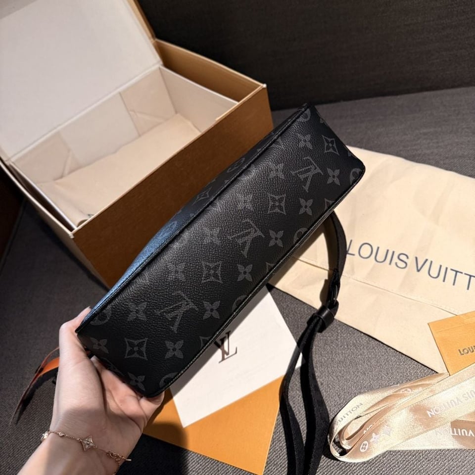 Louis Vuitton Pochette Accessoire Bag Black 24Cm view 9