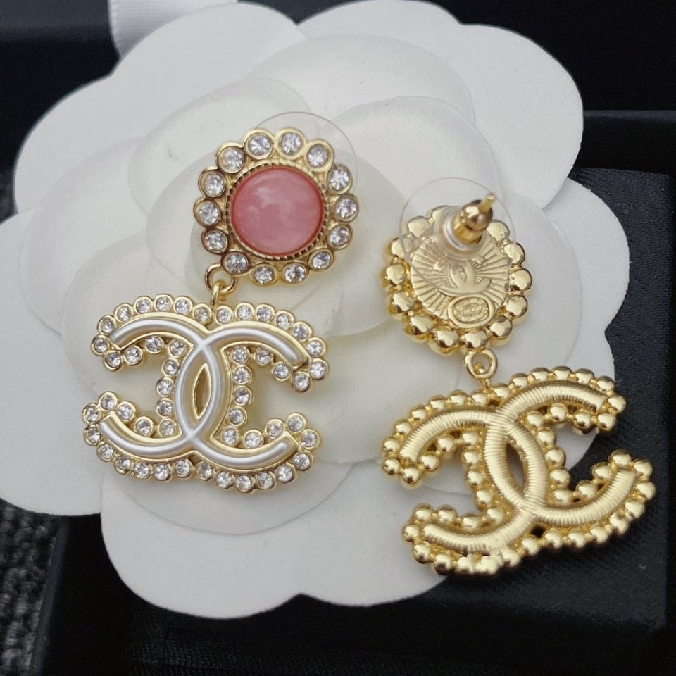 Chanel Metal And Strass Earrings Glass Pearl Gold view 3